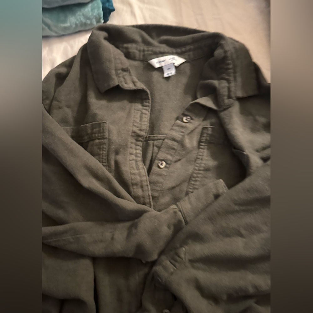 Old Navy Women's Olive Button-Down Shirt - Picture 5 of 7